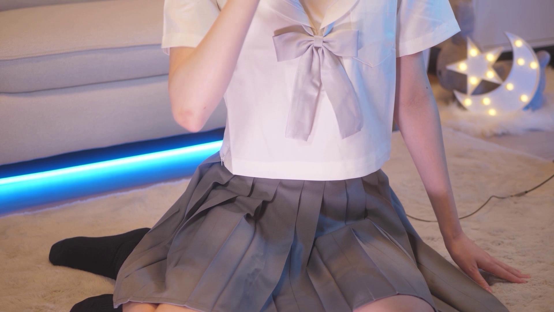 鬼花まりす 穿着水手服在书库里秘密的舔耳朵 1GB